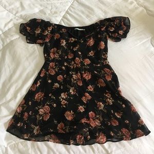 Patterned Romper w/ Off Shoulder Sleeves